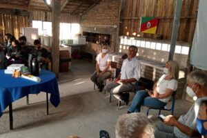 Reunião debateu criação de turma do EJA em Arambaré