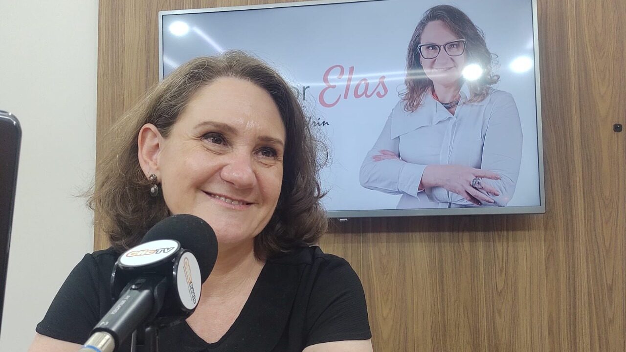 Denise Sefrin apresenta o programa Elas por Elas