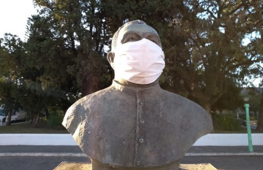 Estátua de máscara