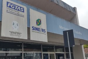 Camaquã tem novo painel de vagas de emprego na Agência do SINE