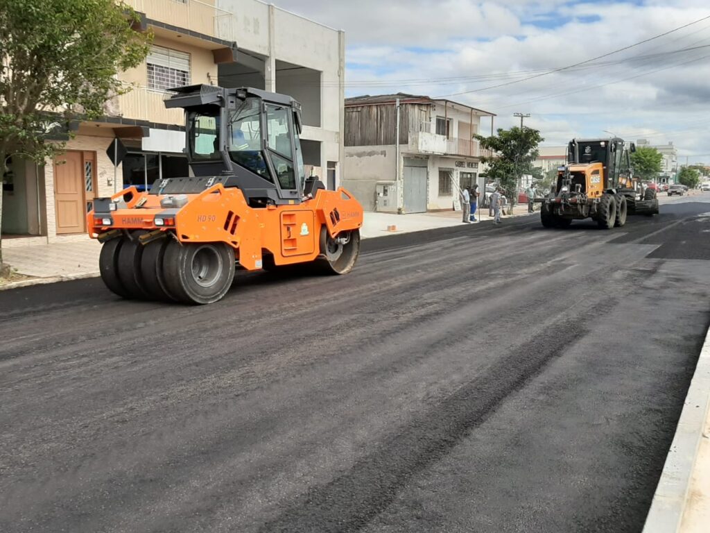 Prefeitura de Camaquã segue com asfaltamento da avenida José Loureiro da Silva2