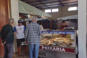 Produtor de Camaquã vende peixes na véspera da Sexta-feira Santa