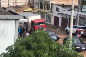 Quadrilha faz reféns em assalto a banco em Santana da Boa Vista, diz polícia.