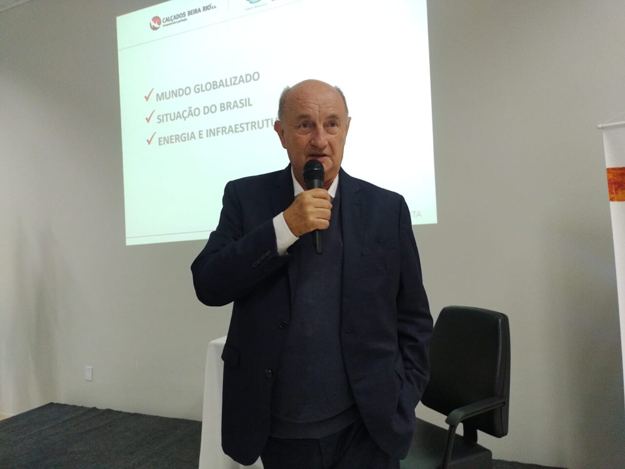 Roberto Argenta foi o palestrante da reunião almoço da ACIC