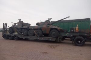 Tanques passam por Camaquã e chamam a atenção de populares
