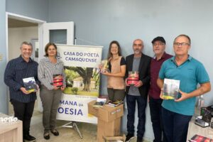 Escolas municipais recebem livros de poesia da Capocam