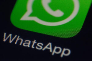 WhatsApp deve liberar criação de enquetes
