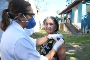 Secretaria da Saúde de Camaquã realiza vacinação a domicílio