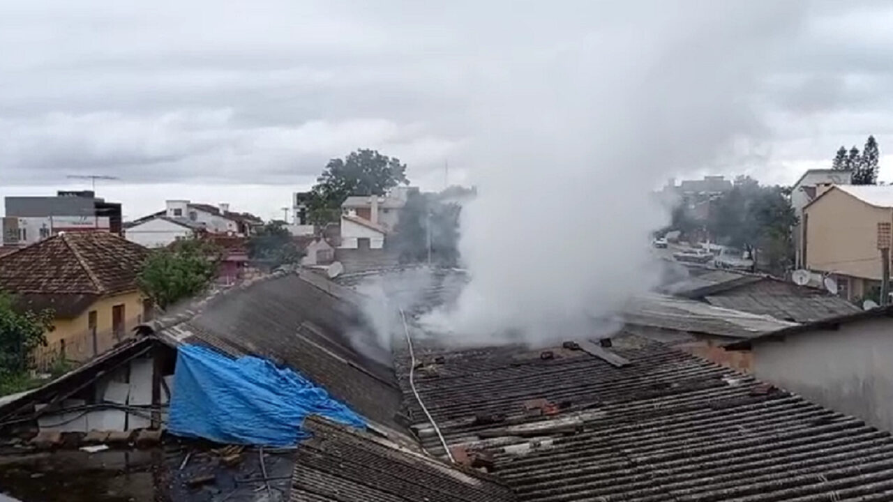 Incêndio atingiu antigo lar de idosos no Centro de Camaquã