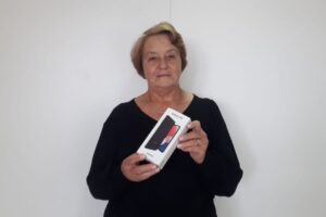 Moradora da Capela Velha leva smartphone na promoção A mãe tá on, do Clic Camaquã