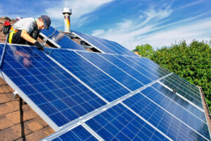 ABSOLAR divulgou novo relatório sobre número da energia solar
