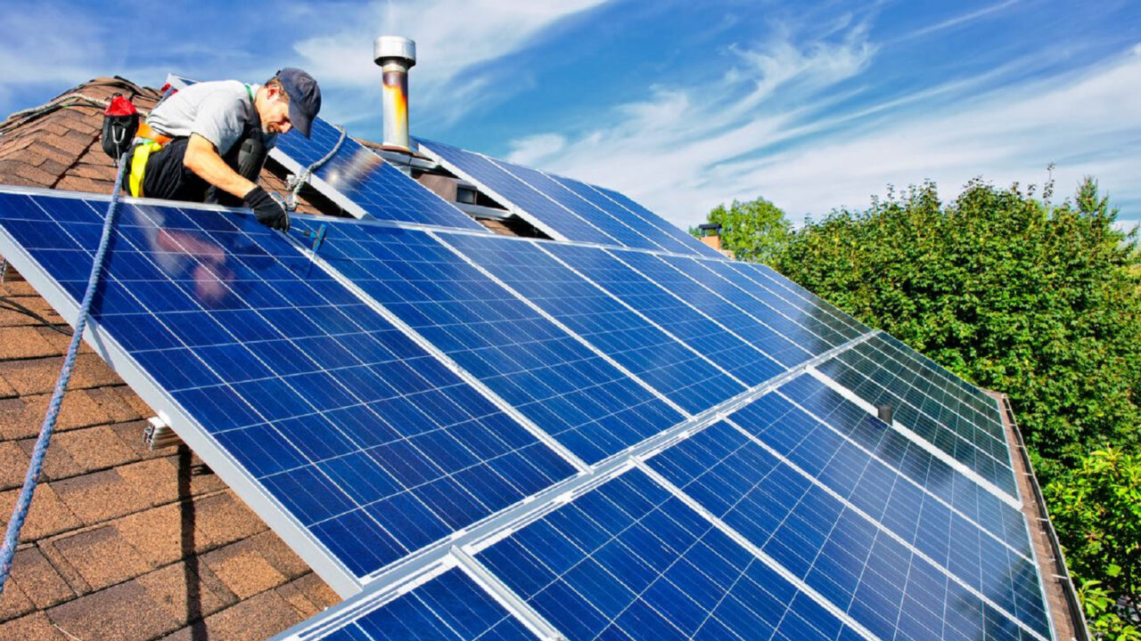 ABSOLAR divulgou novo relatório sobre número da energia solar