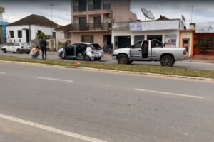 Carro e camionete colidem na Faixinha, em Camaquã