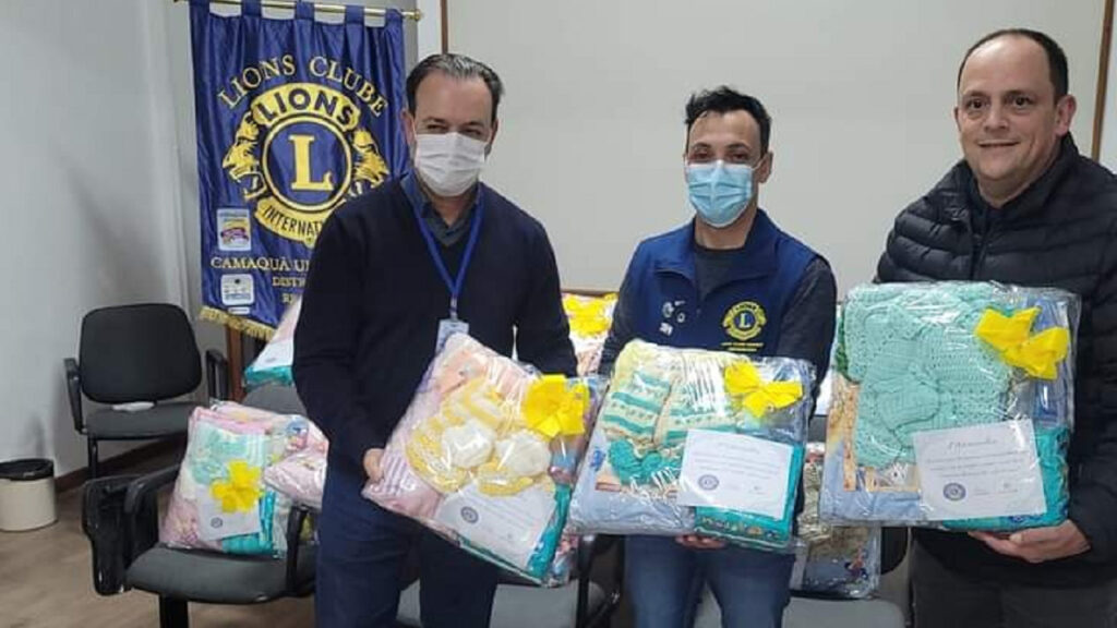 Lions Universitário entregou enxovais no Hospital de Camaquã
