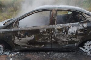 Polícia já confirmou nome do proprietário do veículo que foi encontrado queimado
