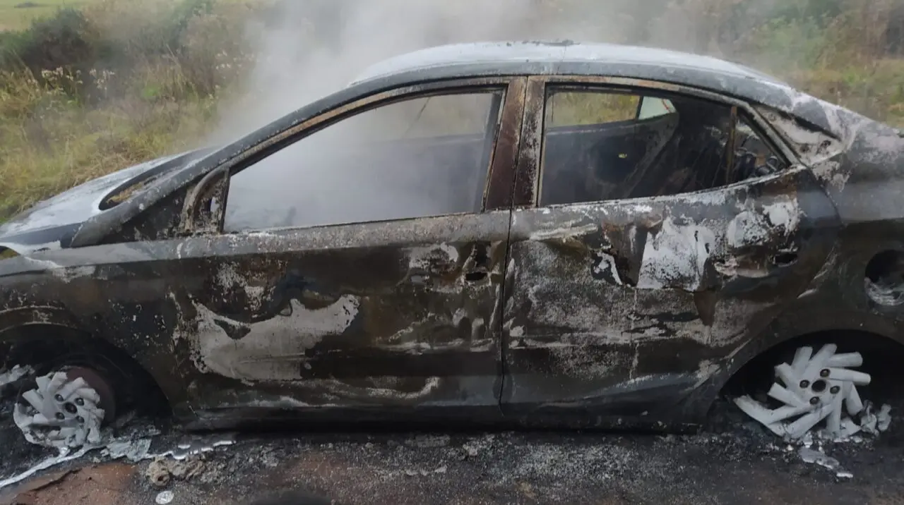 Polícia já confirmou nome do proprietário do veículo que foi encontrado queimado