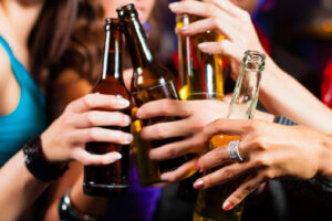 Projeto que proibir entrada de menores em evento com bebidas alcoólicas