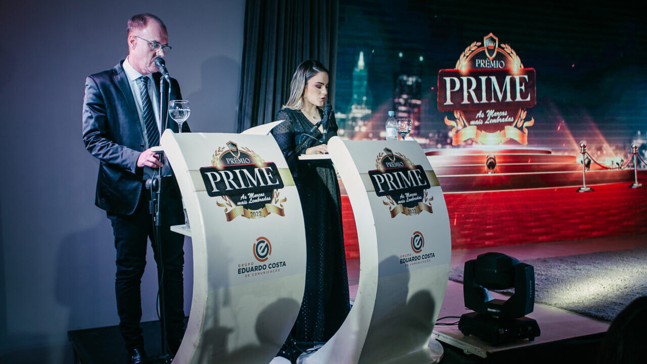 Paulo Brito e Mel Albuquerque apresentam o Prêmio Prime