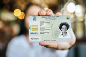 Novo modelo de carteira de identidade começa a ser emitida no RS