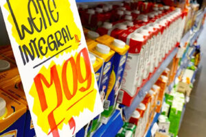 Preço do litro do leite dispara e produtores relatam baixo lucro
