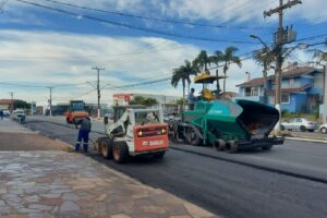 Prefeitura retoma obra de asfaltamento na avenida José Loureiro da Silva (3)