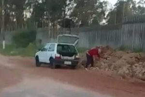 Homem é flagrado furtando material em obra da Prefeitura de Camaquã