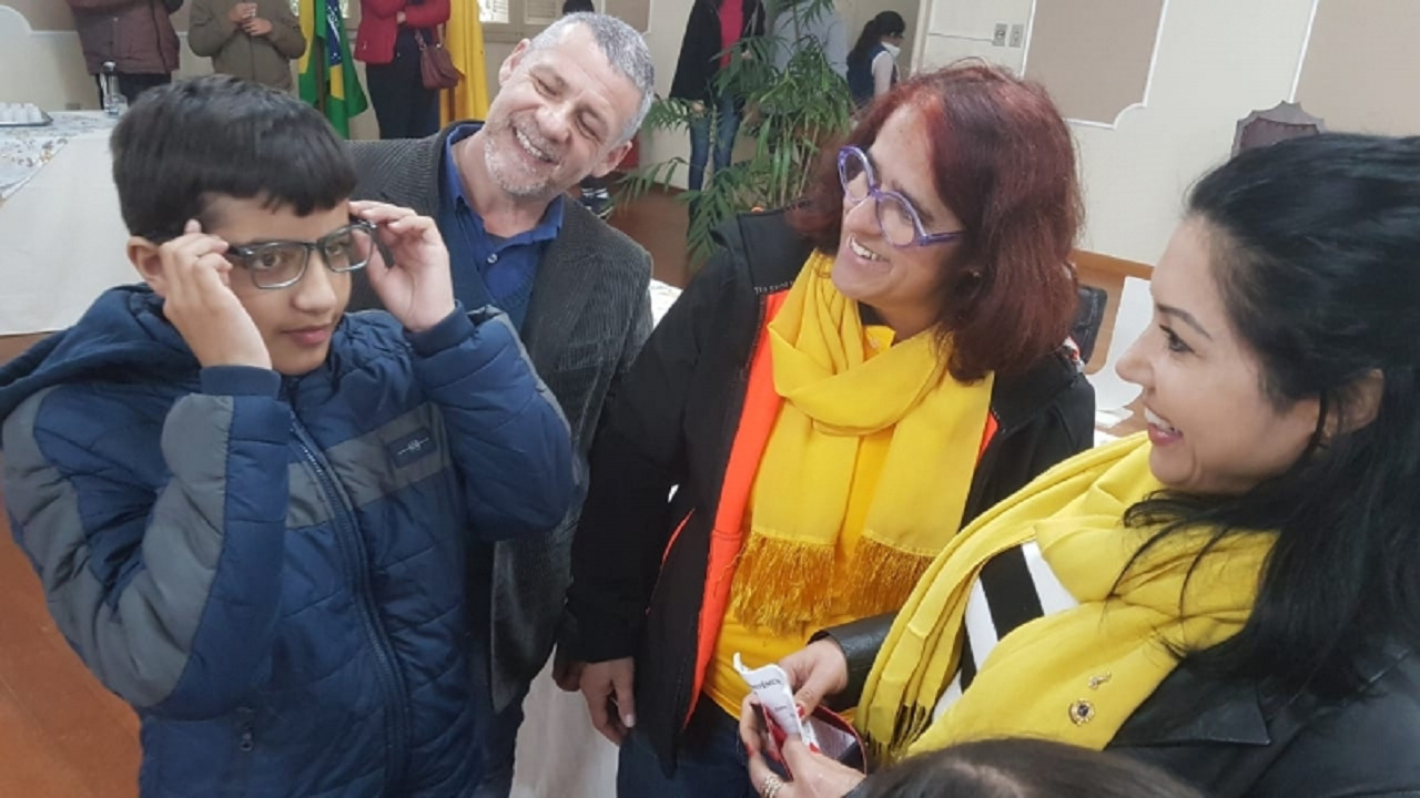 Lions Clube Camaquã doa óculos para alunos da Rede Municipal de Ensino
