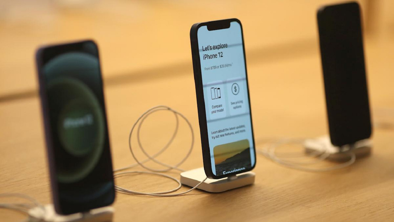 Governo proibiu venda de iPhone sem carregador