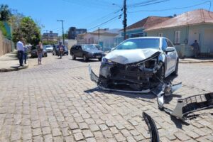 Acidente envolve carro e SUV em cruzamento do Centro de Camaquã (3)