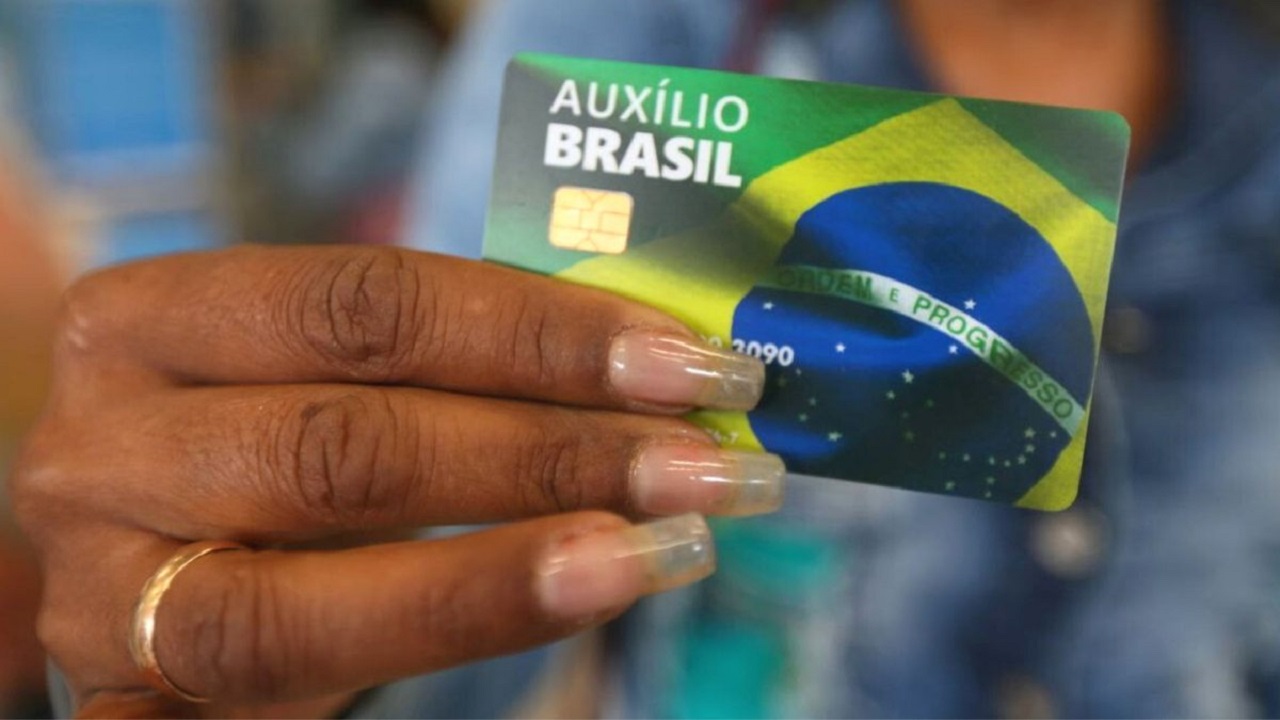 Beneficiários do Auxílio Brasil têm até o dia 14 para atualizar dados cadastrais