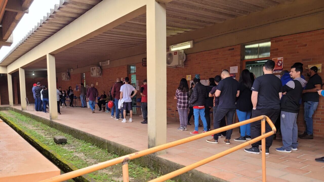 Camaquã tem domingo de Eleição marcado por filas para votação e trocas de urna (4)