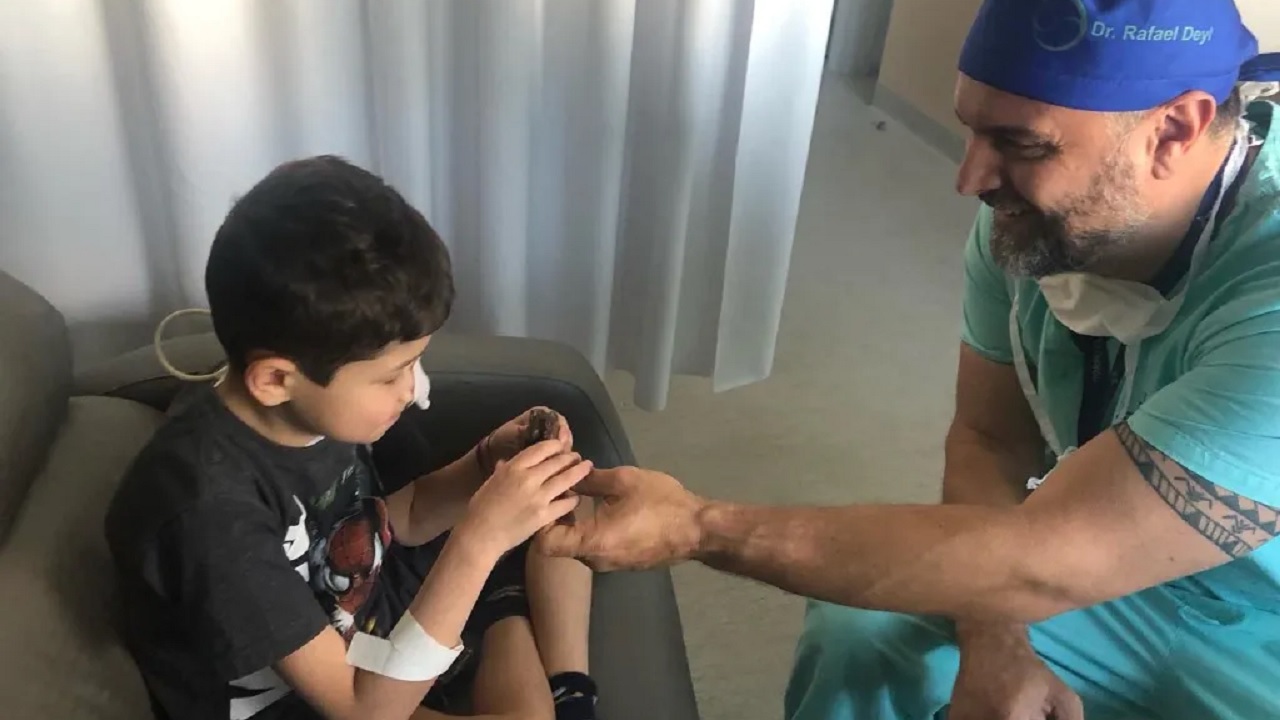 Cirurgião pediátrico realiza sonho de pequeno paciente em Porto Alegre