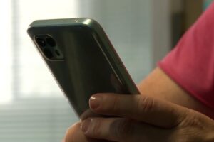 Entenda a proibição do uso de celular na cabine de votação nas Eleições 2022