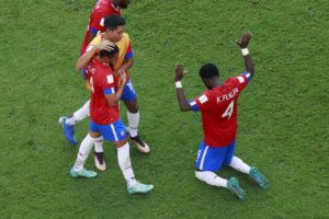 Costa Rica vence Japão e ajuda Alemanha na Copa do Mundo