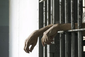 Deputados aprovam projeto para restringir liberdade condicional de presos