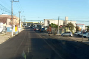 Avenidas asfaltadas de Camaquã recebem sinalização horizontal