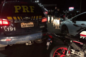 Cerca de 200 motociclistas são flagrados pela PRF em evento clandestino na freeway