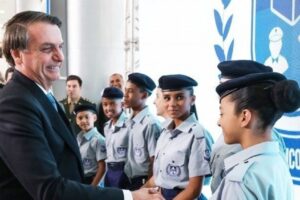 Escolas cívico-militares devem perder incentivo federal em 2023