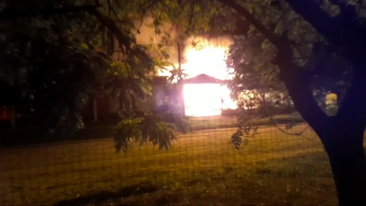 Incêndio destrói casa em Arambaré