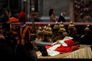 AO VIVO: funeral do Papa Bento XVI presidido pelo Papa Francisco