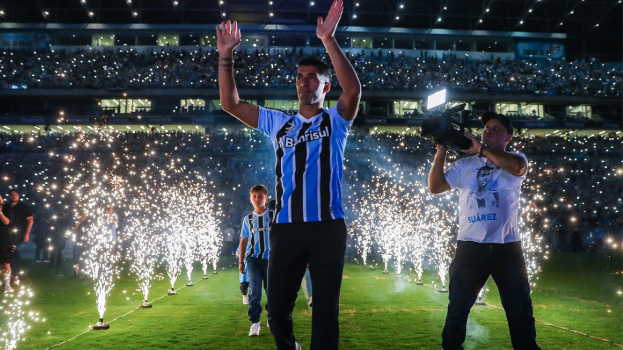 Luis Suárez promete gols e tentar ganhar títulos na apresentação no Grêmio