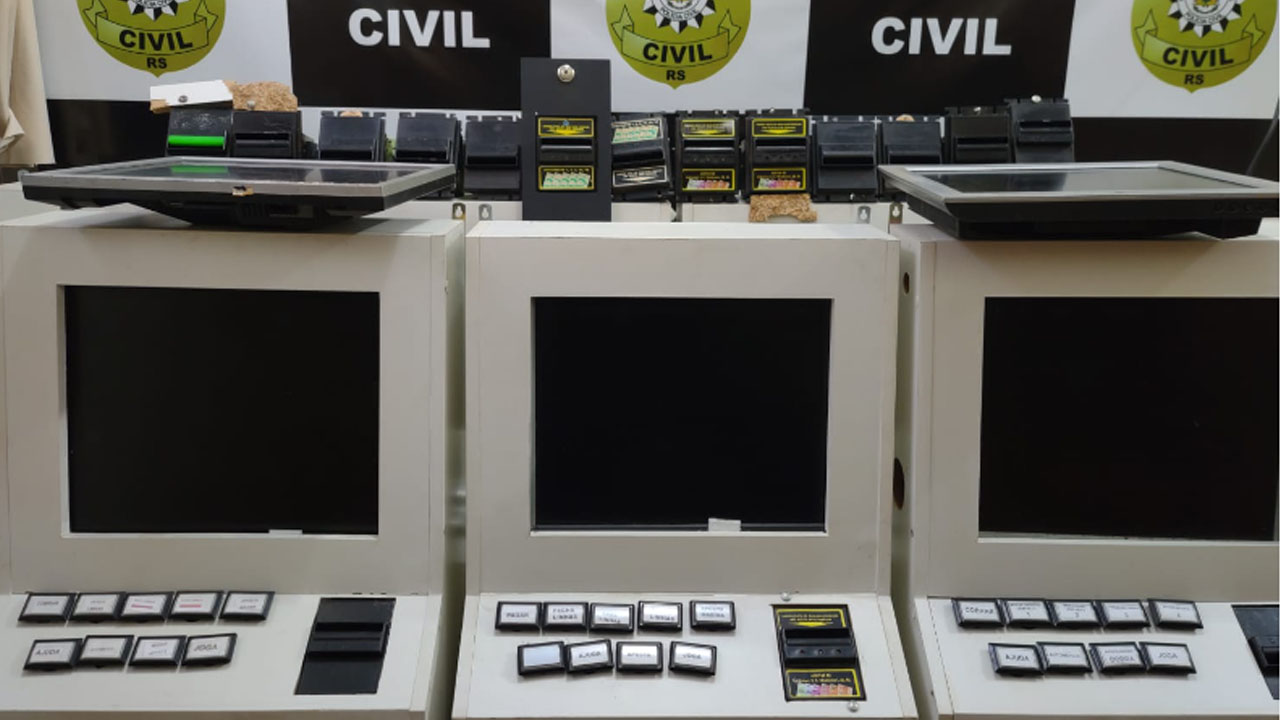 Polícia Civil apreende 20 máquinas caça-níqueis em Camaquã