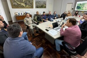 Reunião de crise uniu Prefeitura, Bombeiros, Brigada Militar, Defesa Civil e Jeepeiros.